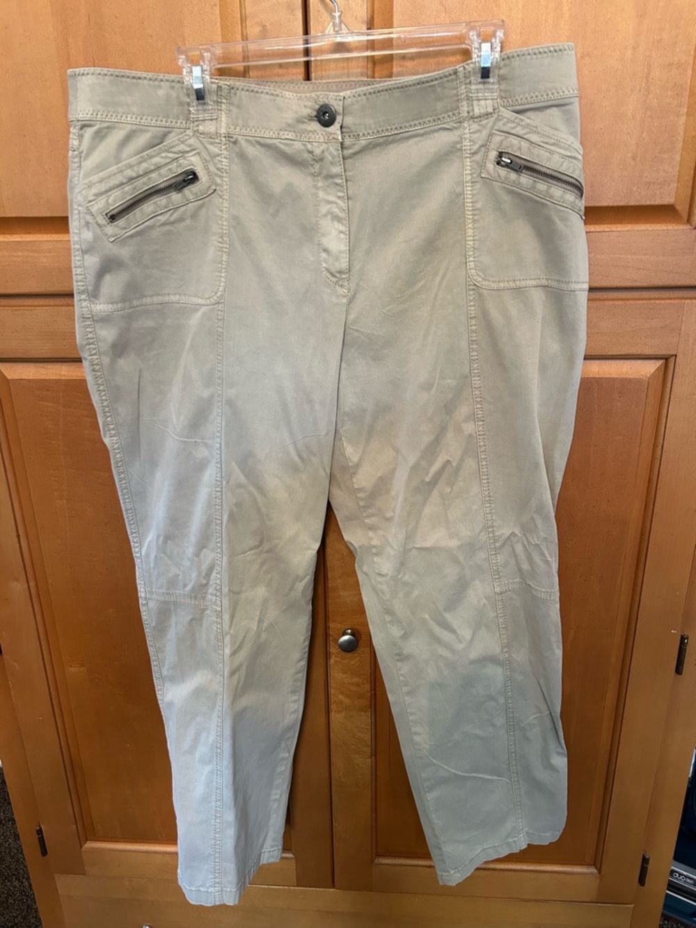 Chico's Light Taupe Cropped Zip-Pocket Pants